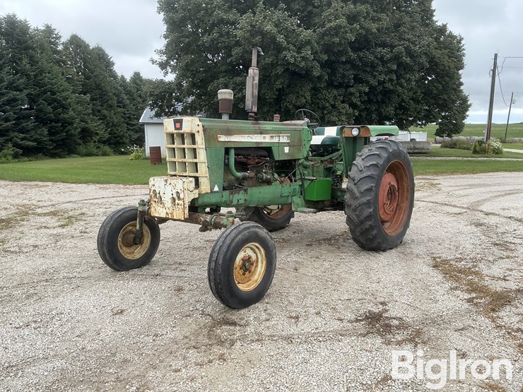 1968-oliver-1650-2wd-tractor-image-1