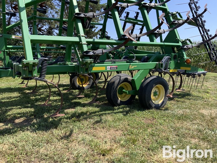 john-deere-980-32'-field-cultivator-image-13