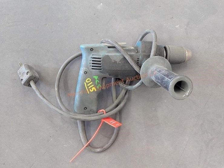 assorted-dewalt-&-milwaukee-drills-image-9