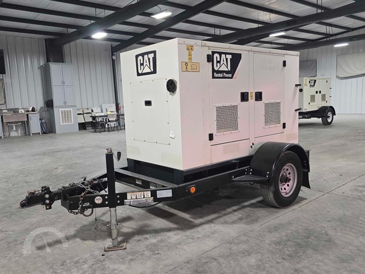 2015-caterpillar-xq30-8-image-3