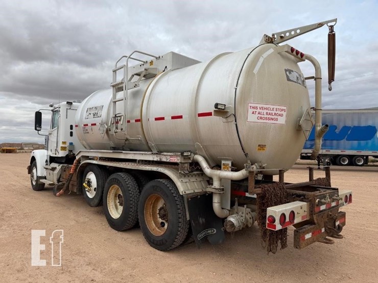 2015-freightliner-122sd-image-3