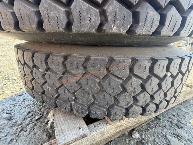 4--10r22.5-truck-tires-w/-rims-image-11
