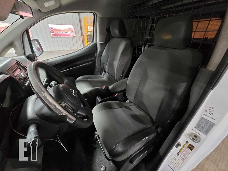2014-nissan-nv200-image-9