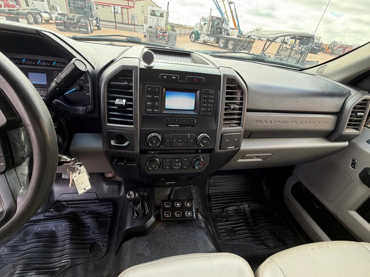 2017-ford-f550-image-17