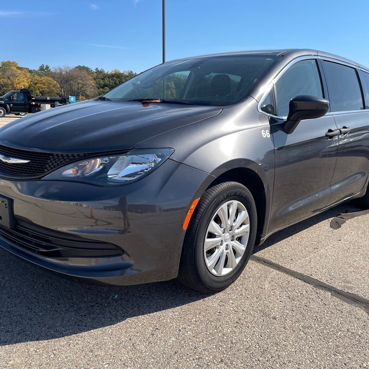 #1519 • 2020 Chrysler Voyager Mini Van (Has WI Title)