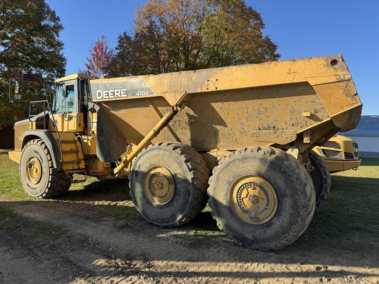 2013-deere-410e-image-10
