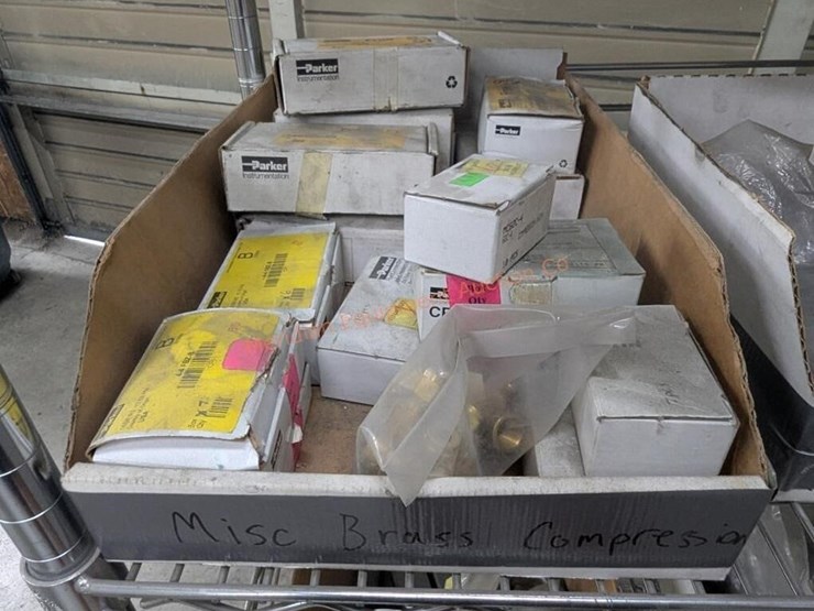 wire-rolling-rack-w/-assorted-shop-supplies-image-15