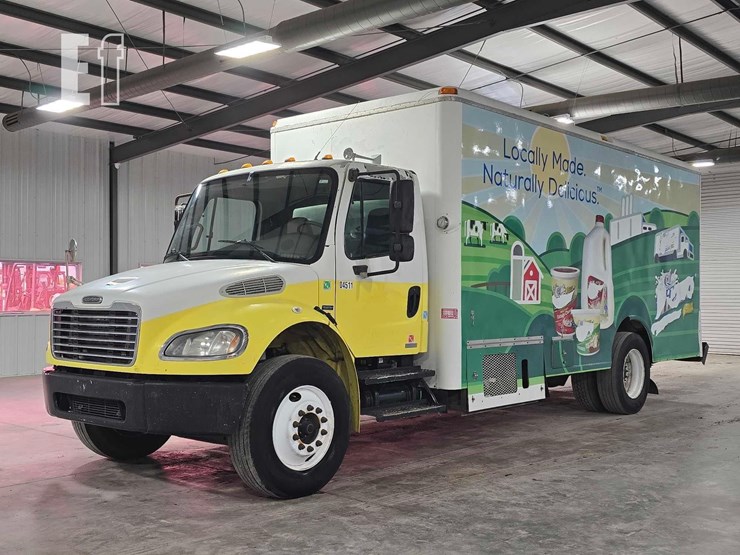 2004-freightliner-business-class-m2-106-image-1