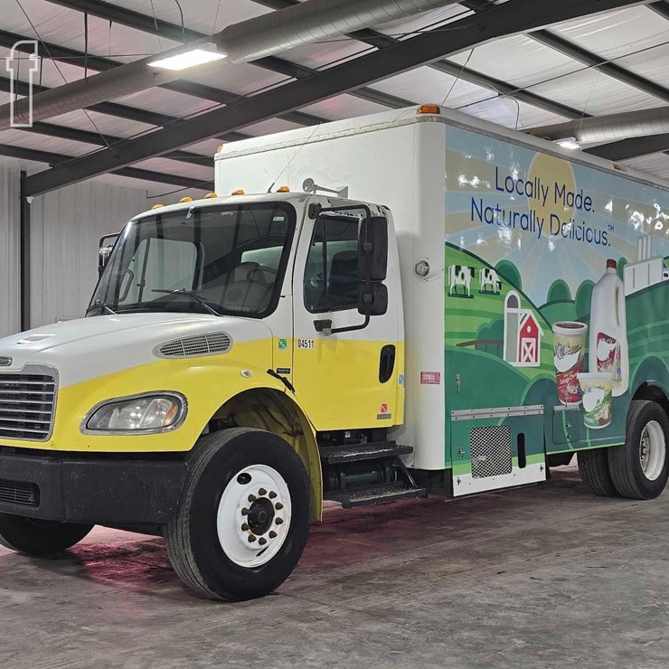 2004 FREIGHTLINER BUSINESS CLASS M2 106