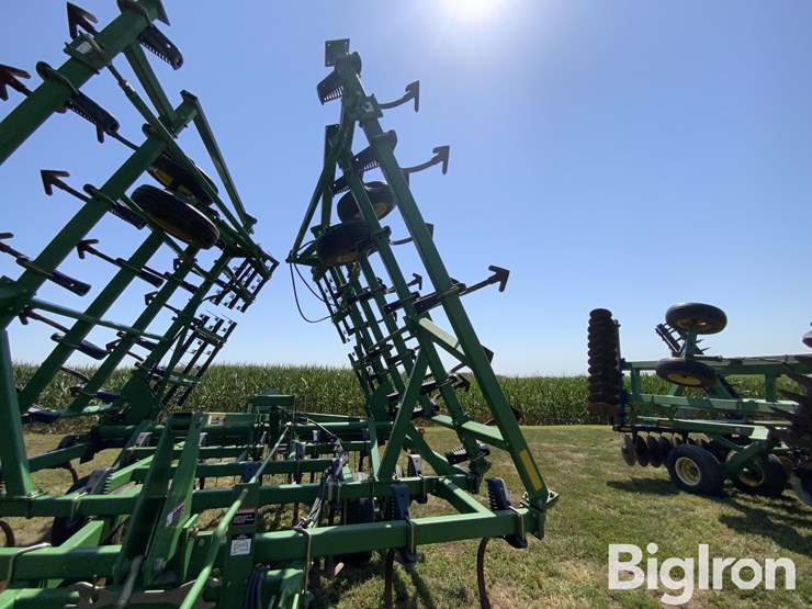john-deere-980-32'-field-cultivator-image-11