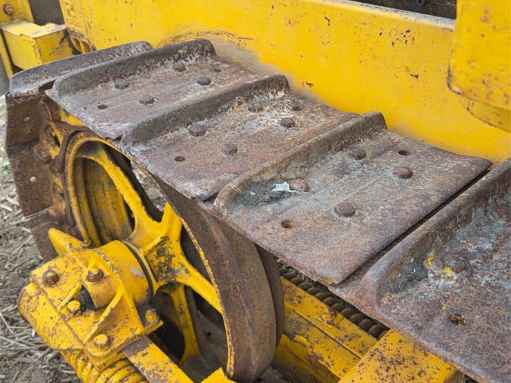 caterpillar-twenty-eight-image-36