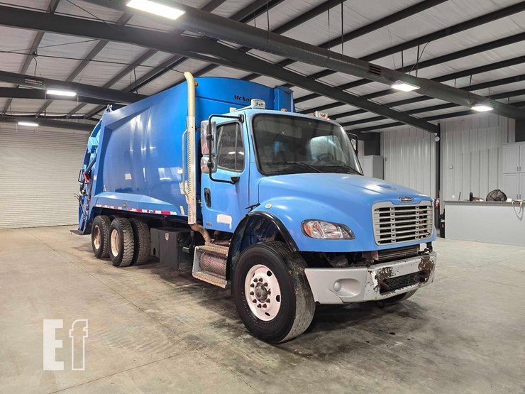 2010-freightliner-business-class-m2-106-image-2