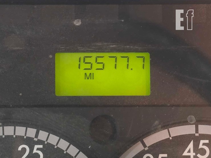 2013-freightliner-business-class-m2-106-image-13