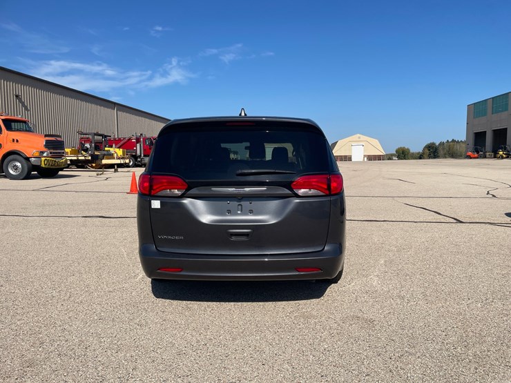 #1515-•-2020-chrysler-voyager-mini-van-(has-wi-title)-image-18
