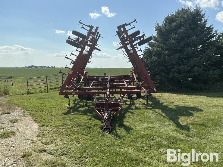 case-ih-4800-vibra-shank-field-cultivator-image-2