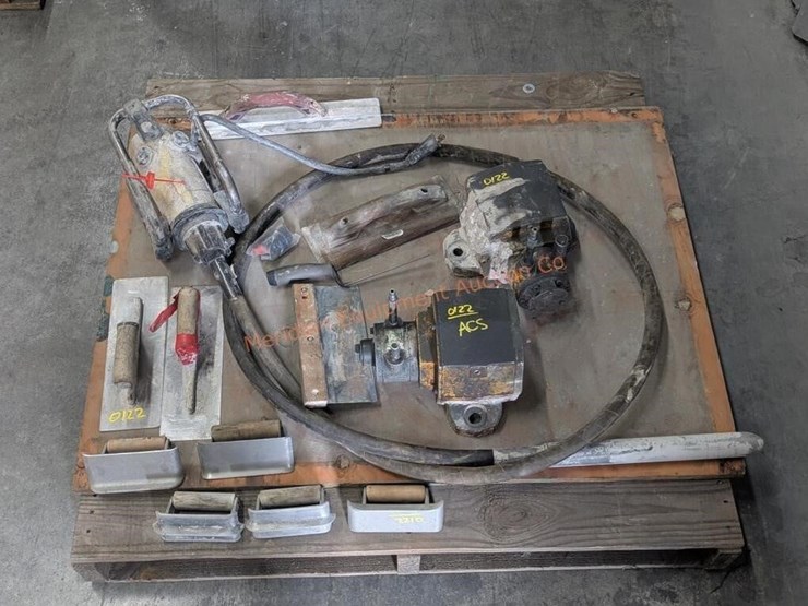 pallet--concrete-vibrators-&-assorted-tools-image-1
