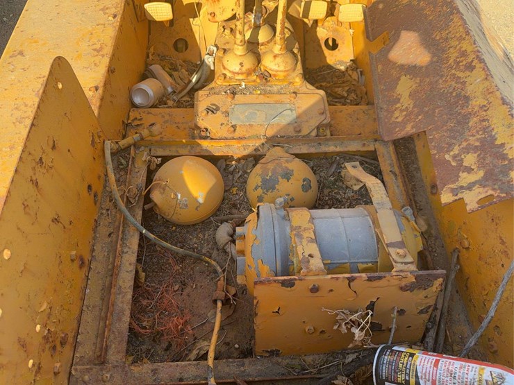 caterpillar-twenty-two-image-28