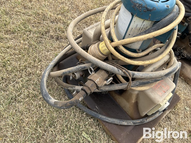 neptune-center-pivot-irrigation-chemical-fertilizer-pumps-image-9