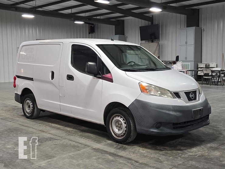 2014-nissan-nv200-image-2