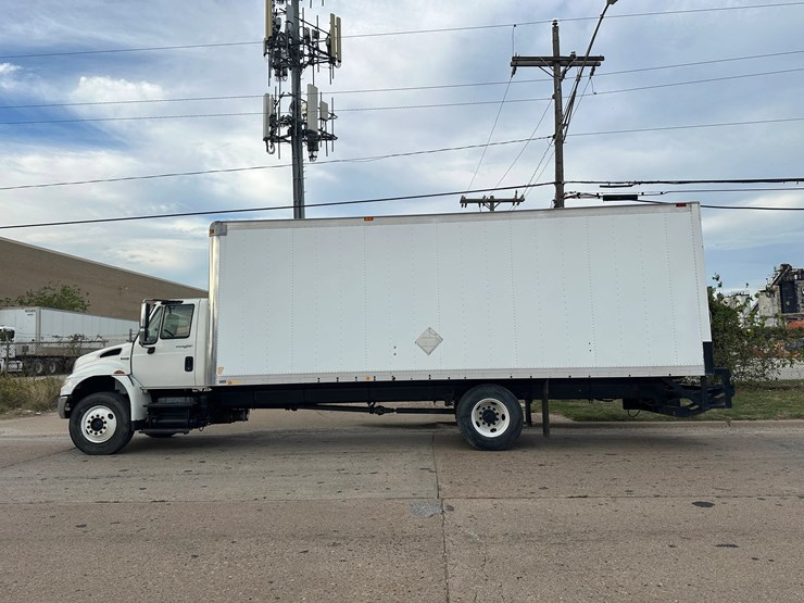 2009-international-durastar-4400-image-9