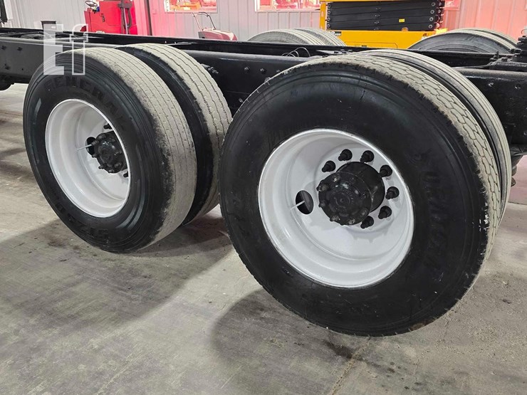 2000-freightliner-fl80-image-20