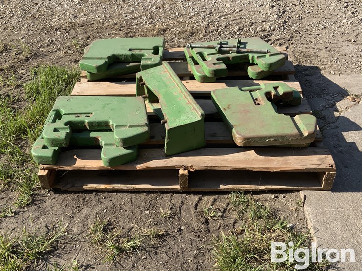 john-deere-100#-tractor-suitcase-weights-image-2