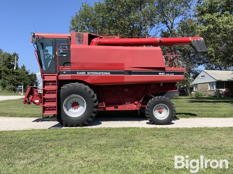 1992-case-ih-1640-2wd-combine-image-8