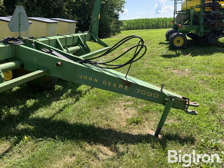 john-deere-7000-6r30"-planter-w/markers-image-11
