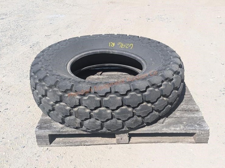 1-16.9-x-24-firestone-turf-tractor-tire-image-1