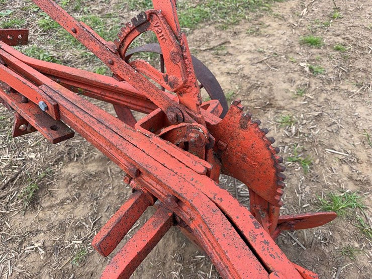oliver-three-bottom-vineyard-plow-image-11