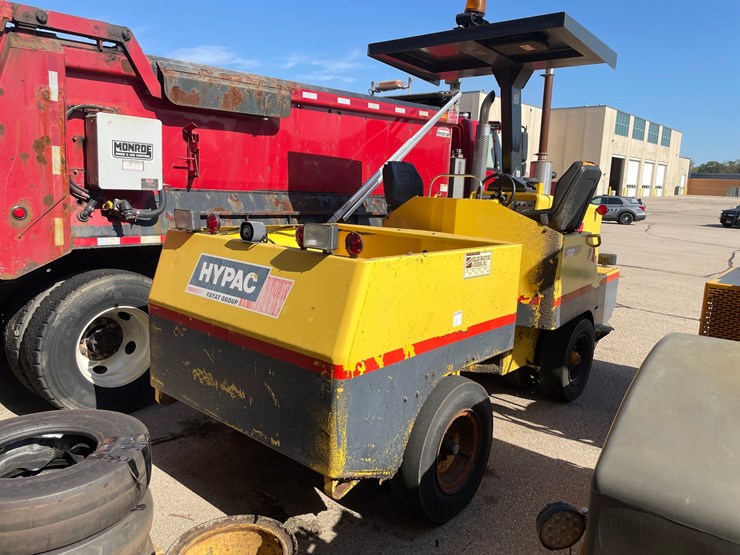 #1508-•-2010-hypac-c530-ah-pneumatic-roller-image-4