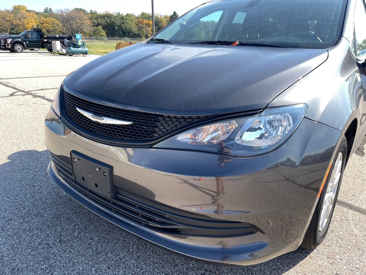 #1519-•-2020-chrysler-voyager-mini-van-(has-wi-title)-image-11