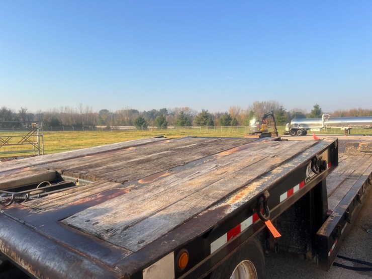 #1511-•-2001-sterling-tri-axle-heavy-haul-day-cab-semi-(has-wi-title)-with-2014-etnyre-tri-axle-lowboy-trailer-(has-wi-title)-image-120