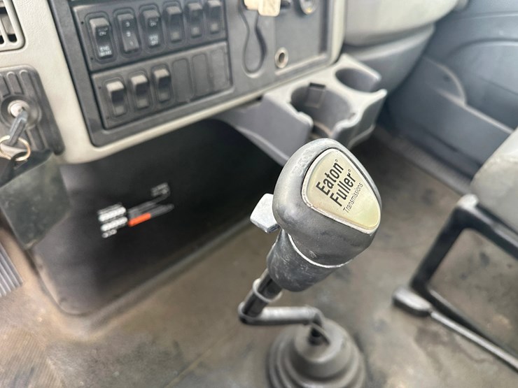2009-international-durastar-4400-image-24