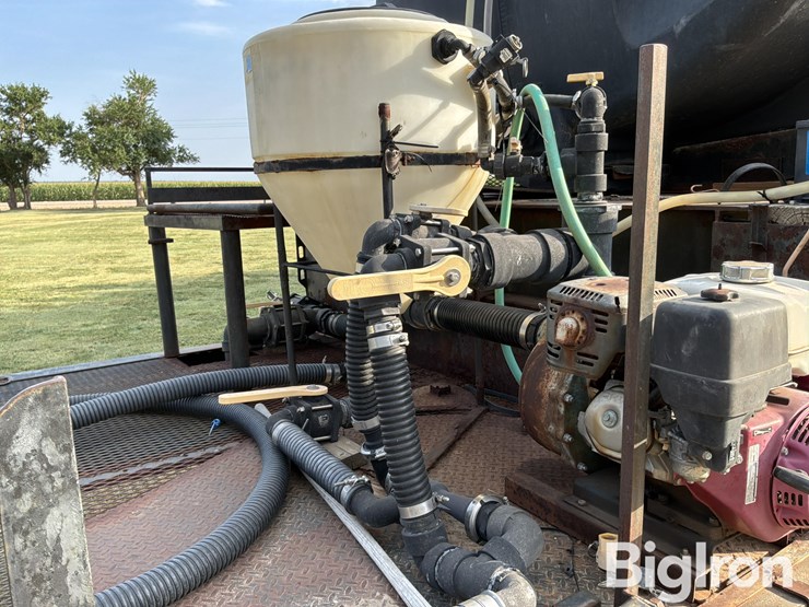 1982-donahue-t/a-drop-deck-sprayer-trailer-image-18
