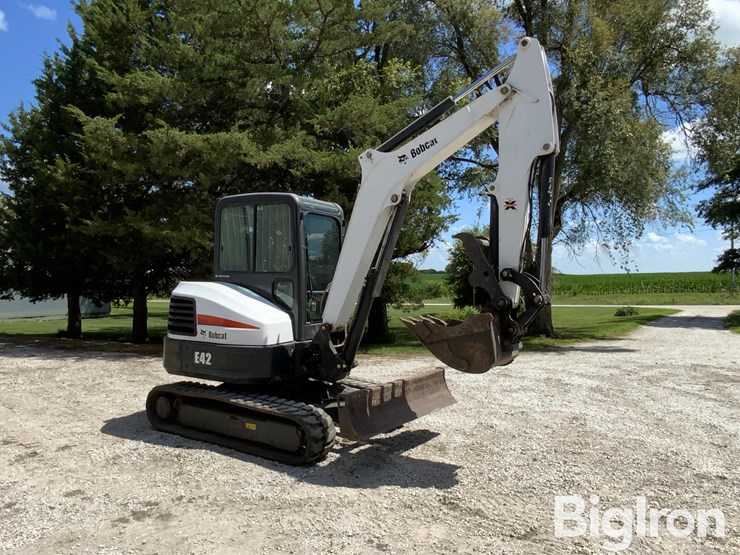 2011-bobcat-e42-mini-excavator-image-3