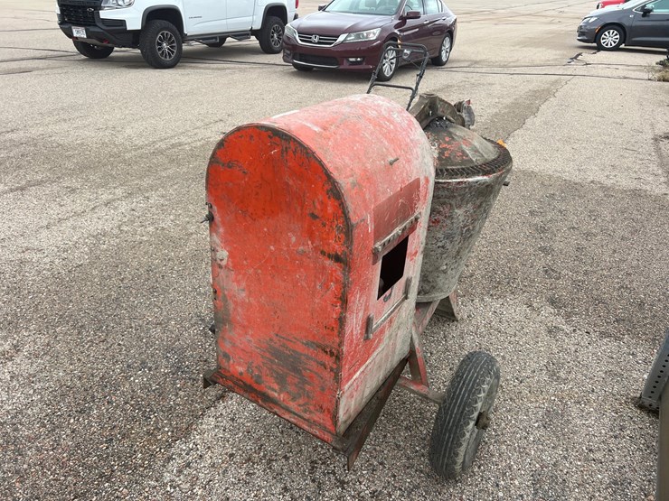#2107-•-(1)-towable-gas-powered-concrete-mixer-image-6