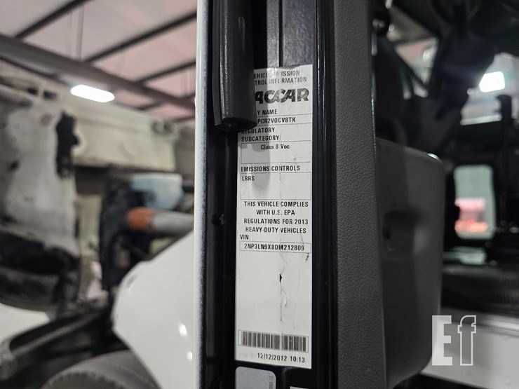 2013-peterbilt-348-image-28