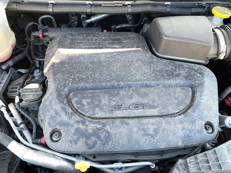 #1518-•-2020-chrysler-voyager-mini-van-(has-wi-title)-image-36