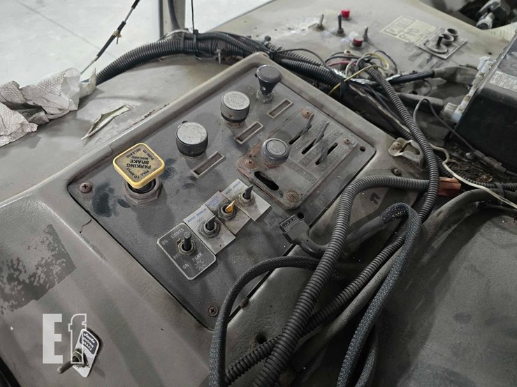 1995-volvo-wxll64-image-16