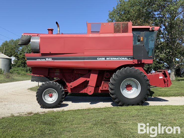 1992-case-ih-1640-2wd-combine-image-4