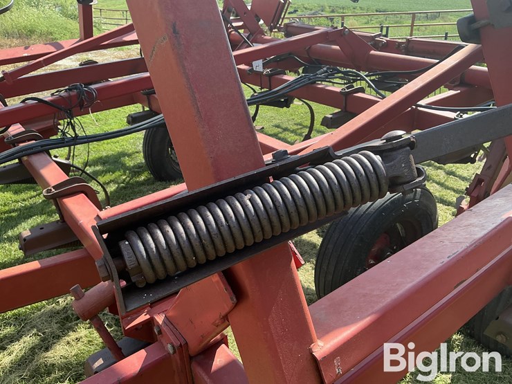 case-ih-4800-vibra-shank-field-cultivator-image-17