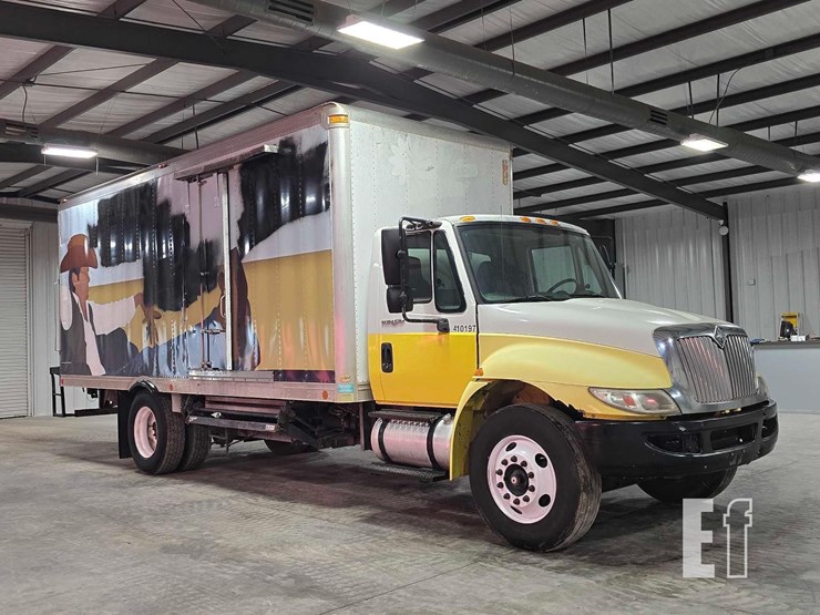 2010-international-durastar-4300-image-2