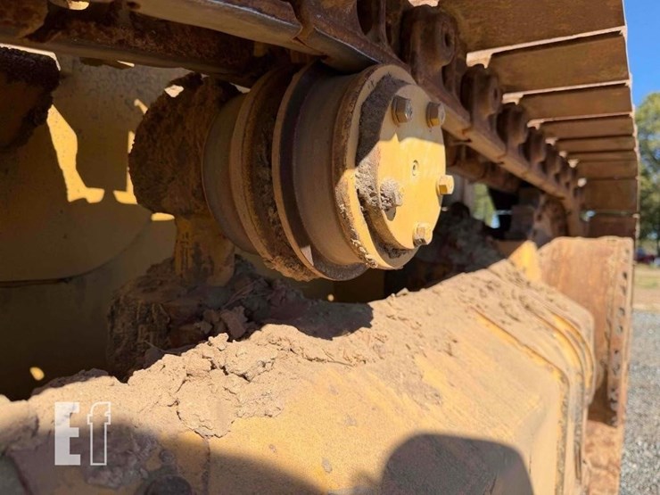 2020-caterpillar-d1-image-11