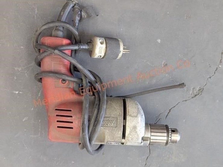 assorted-dewalt-&-milwaukee-drills-image-15