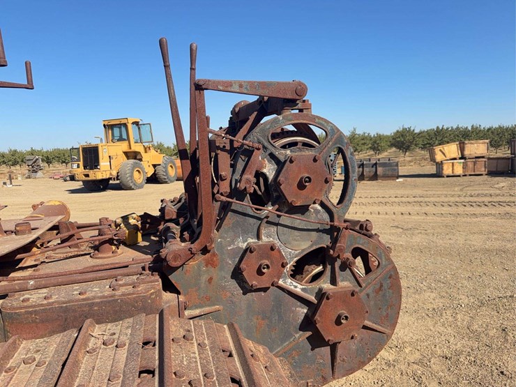 caterpillar-65-image-25