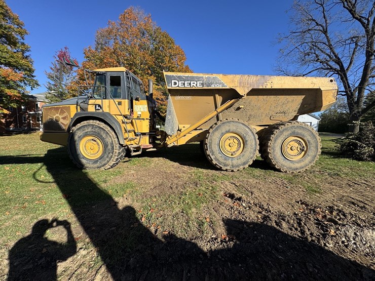 2013-deere-410e-image-1