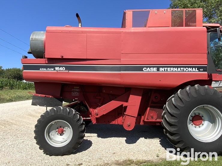1992-case-ih-1640-2wd-combine-image-17