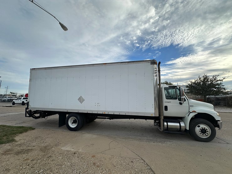 2009-international-durastar-4400-image-5