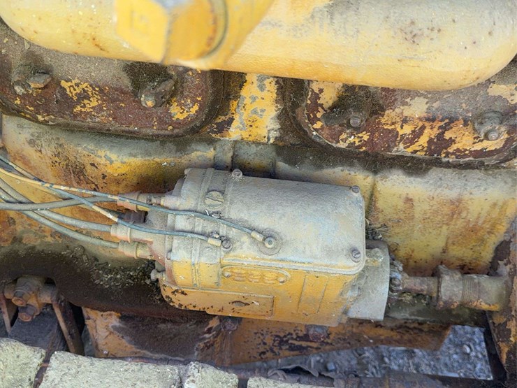 caterpillar-fifteen-image-19